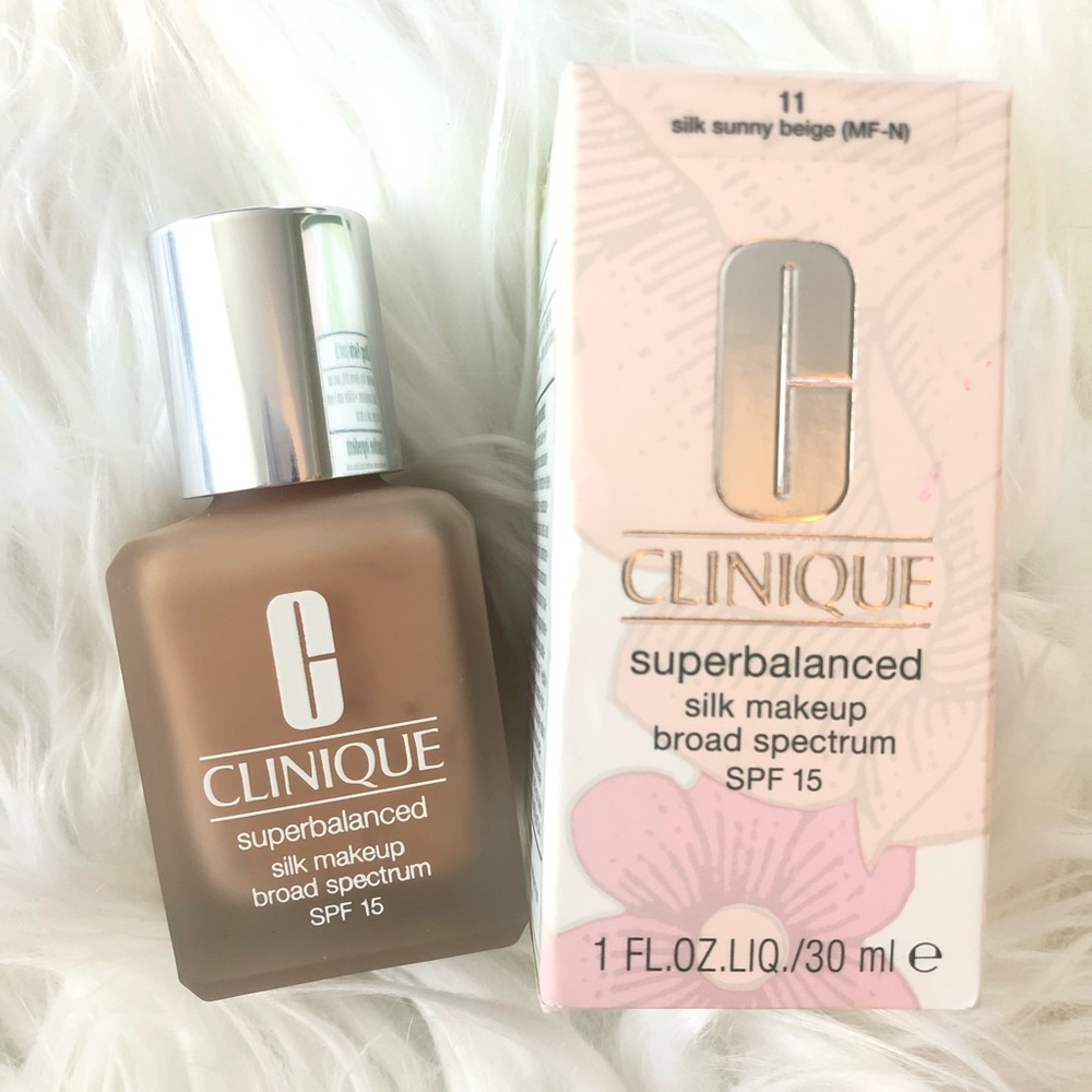 Superbalanced Clinique Foundation Silk Sunny Beige